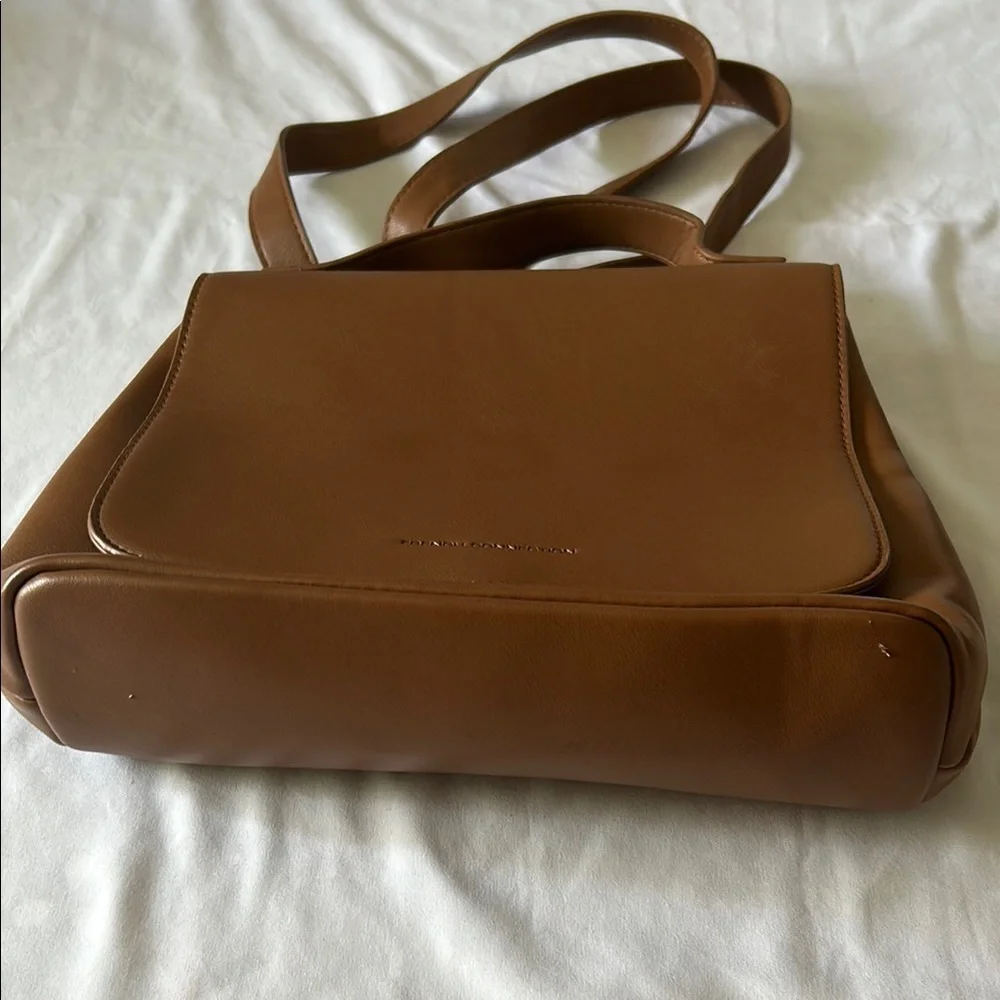 Classic Brown Messenger Bag with Structured Design